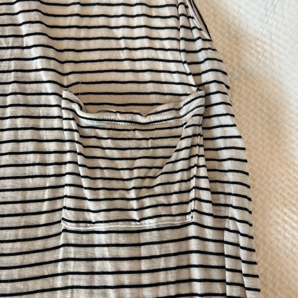 BCBG Maxazria B&W 🖤🤍 Striped Racerback Tank - Picture 3 of 8